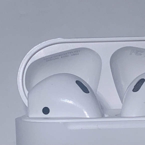 Apple AirPod 2nd Gen wireless charging case - Picture 5 of 5